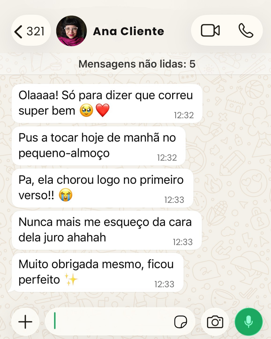 Mensagens da Ana a contar que a namorada chorou no primeiro verso da música