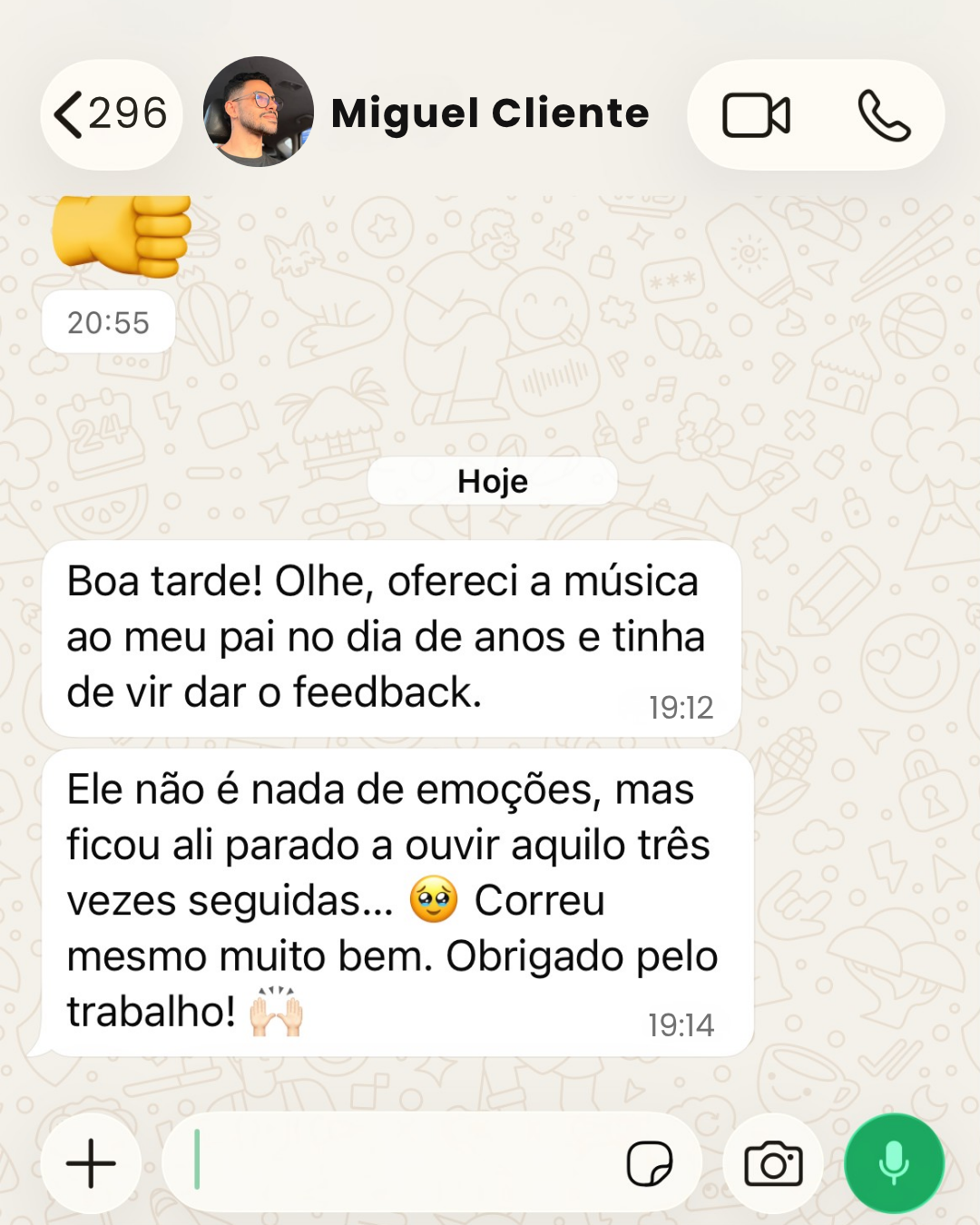 Mensagens do Miguel a contar que o pai ouviu a música três vezes seguidas